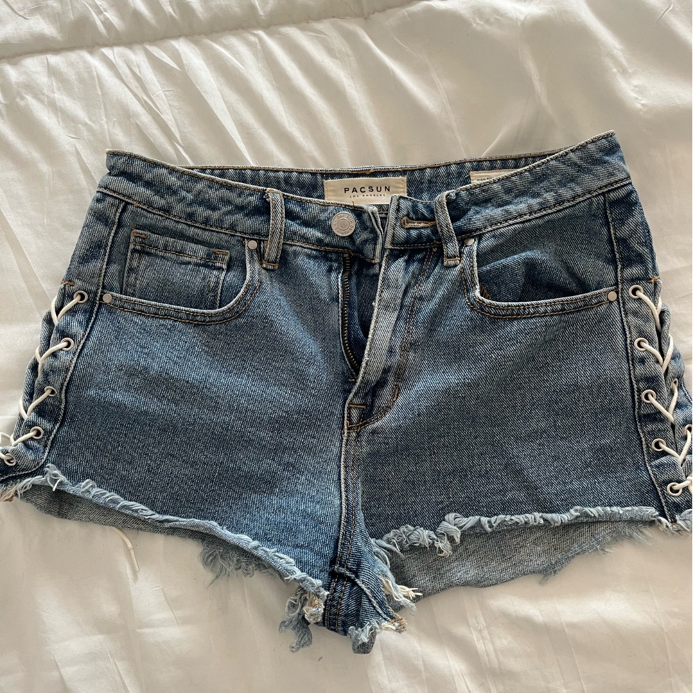PacSun High Rise shorts! Cute tie sides. Gently worn, in great shape! sze 26